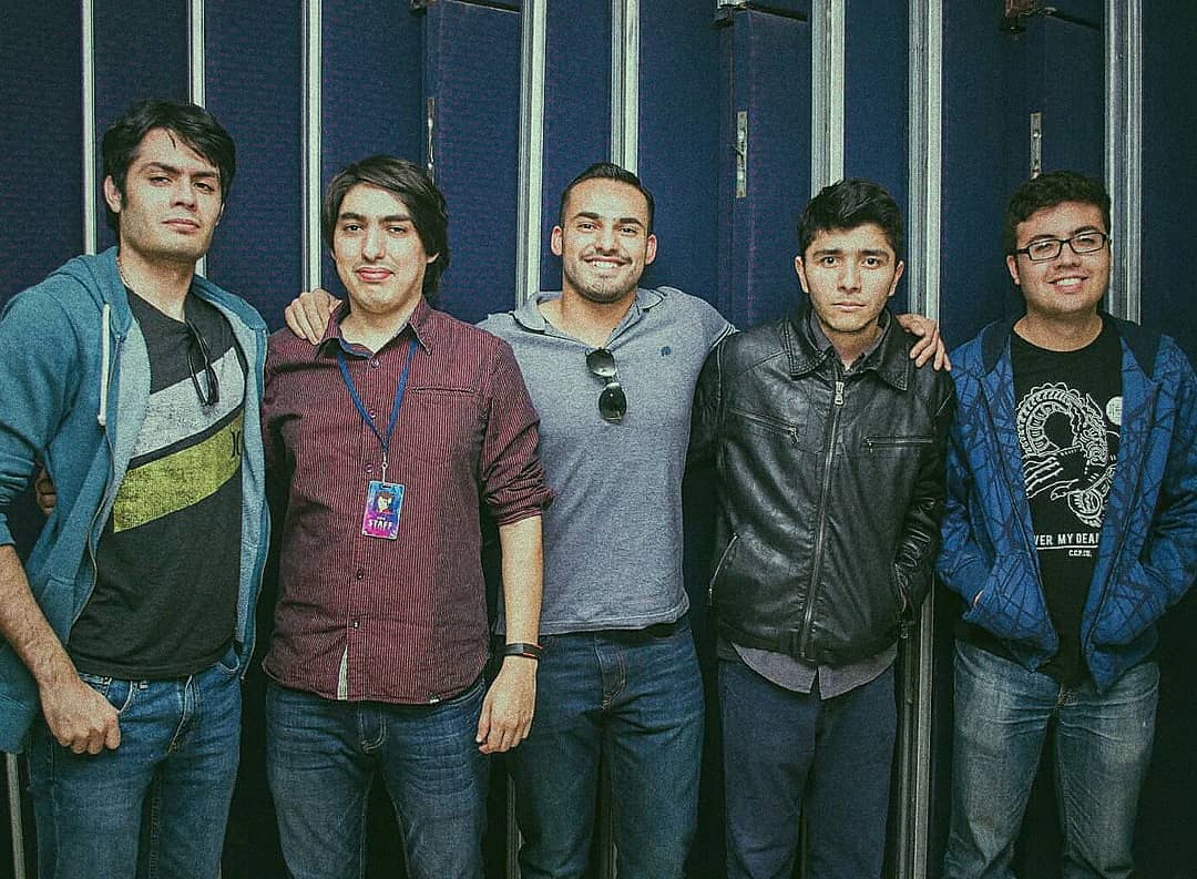 Equipo Demon Trail trabajando en el estudio